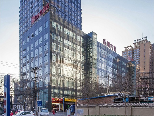 巴南区纹绣美甲班课程服务怎么样